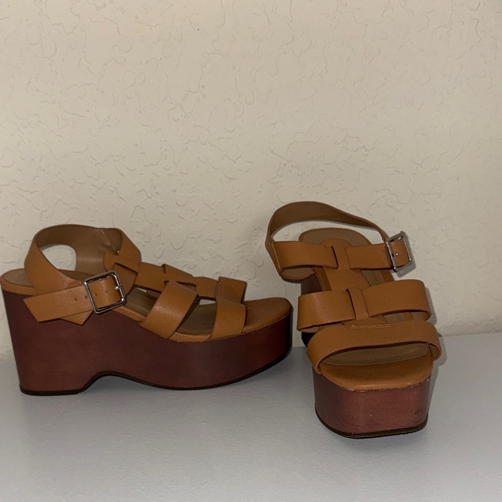 Chic Tan Platform Sandals